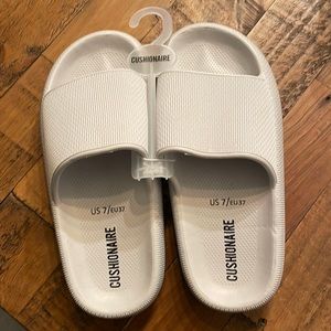 CUSHIONAIRE Feather slides - light grey - Size 37